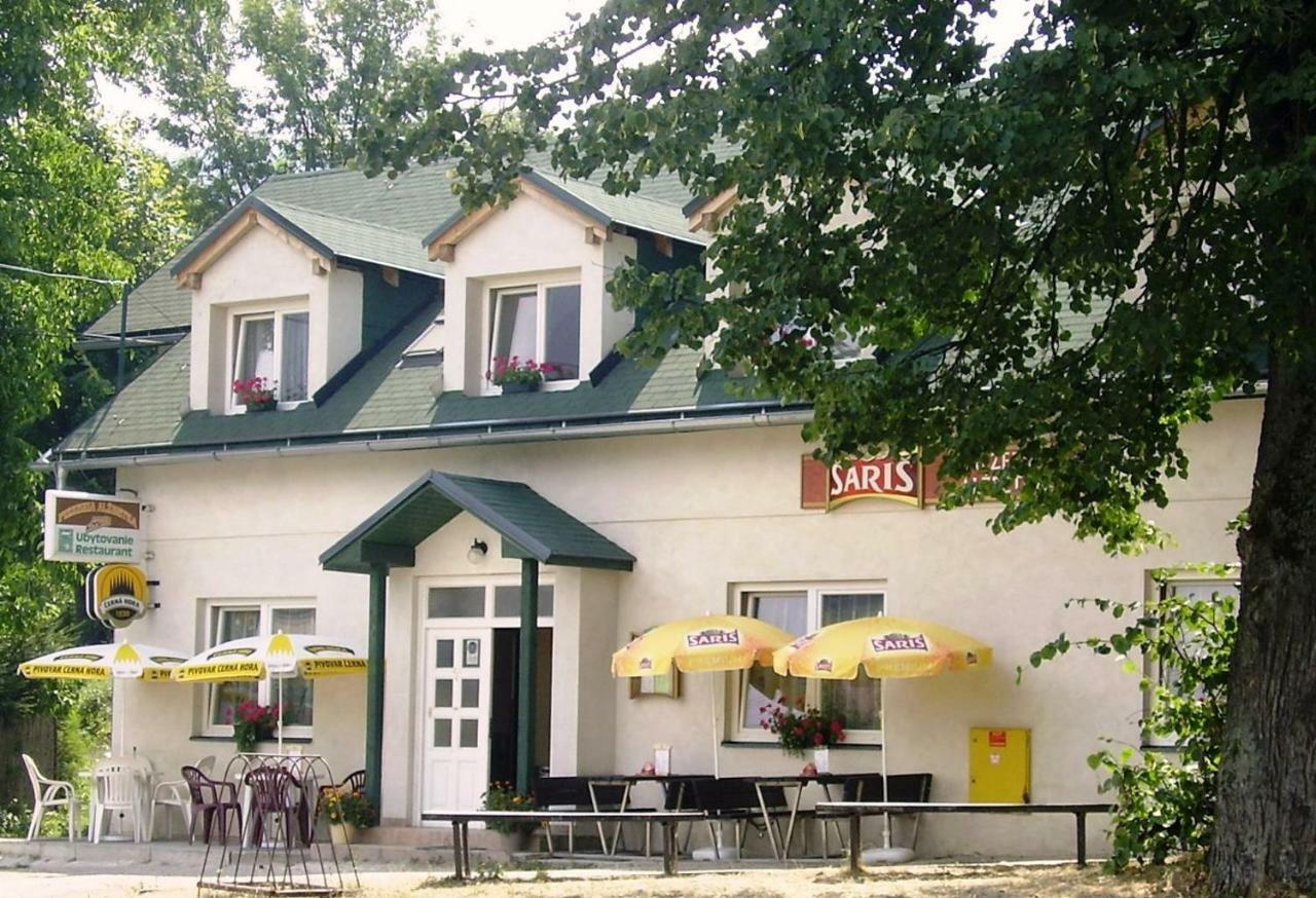 Pizzeria Alzbetka Hotel Strecno Luaran gambar