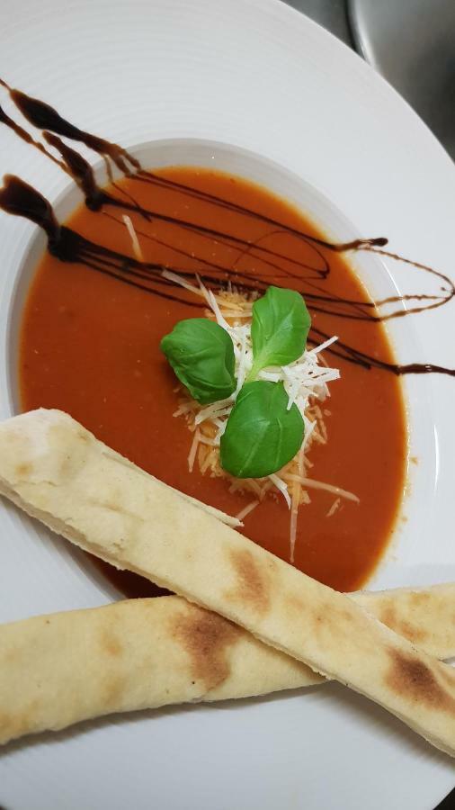 Pizzeria Alzbetka Hotel Strecno Luaran gambar
