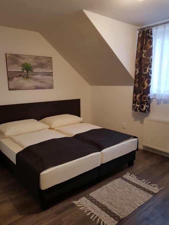 Pizzeria Alzbetka Hotel Strecno Luaran gambar