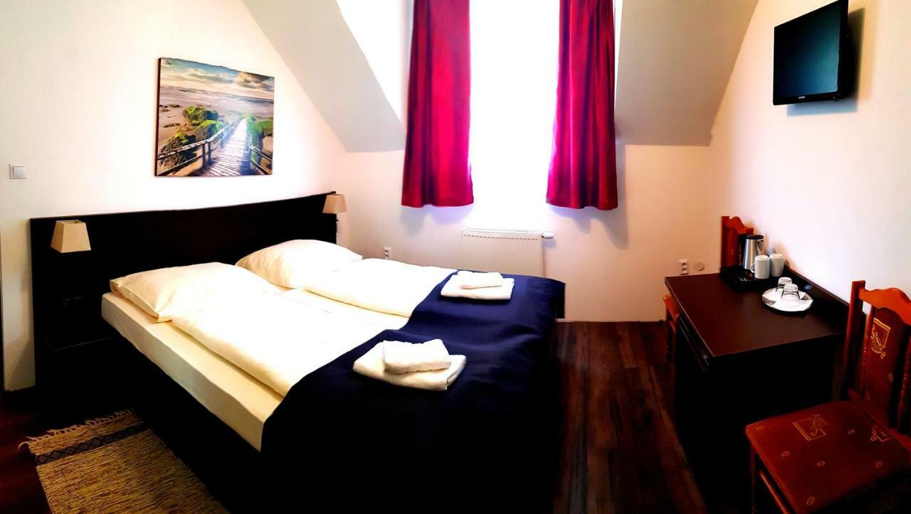 Pizzeria Alzbetka Hotel Strecno Luaran gambar