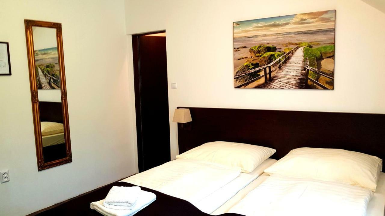 Pizzeria Alzbetka Hotel Strecno Luaran gambar