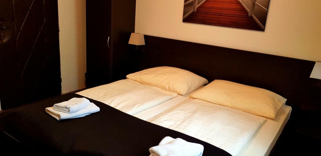 Pizzeria Alzbetka Hotel Strecno Luaran gambar