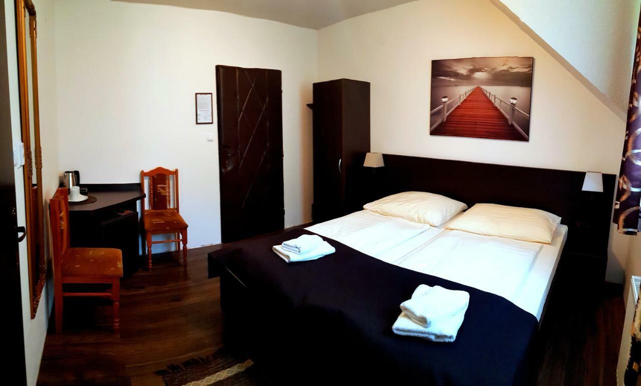 Pizzeria Alzbetka Hotel Strecno Luaran gambar