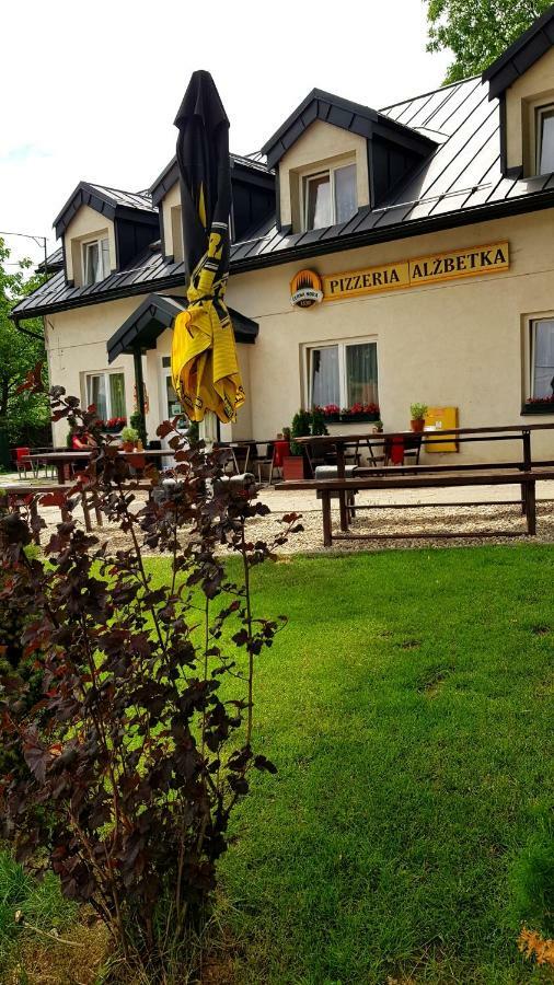 Pizzeria Alzbetka Hotel Strecno Luaran gambar