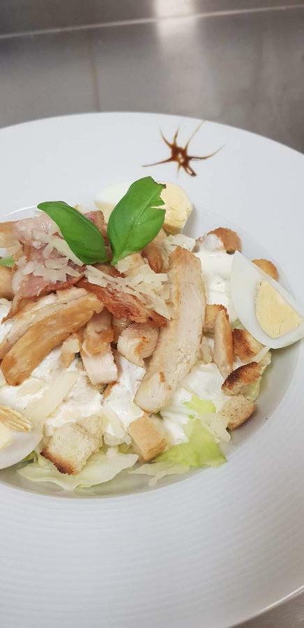 Pizzeria Alzbetka Hotel Strecno Luaran gambar