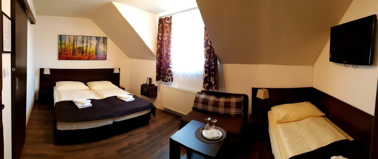 Pizzeria Alzbetka Hotel Strecno Luaran gambar