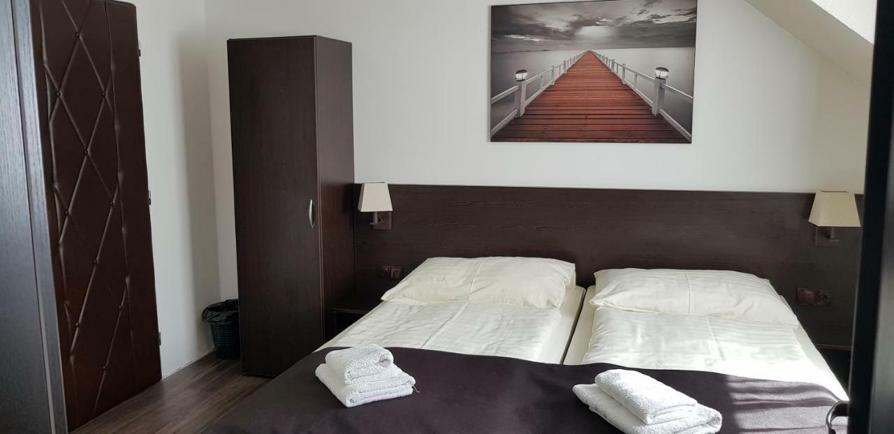 Pizzeria Alzbetka Hotel Strecno Luaran gambar
