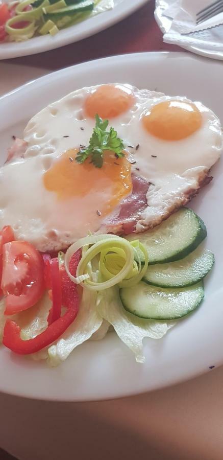 Pizzeria Alzbetka Hotel Strecno Luaran gambar