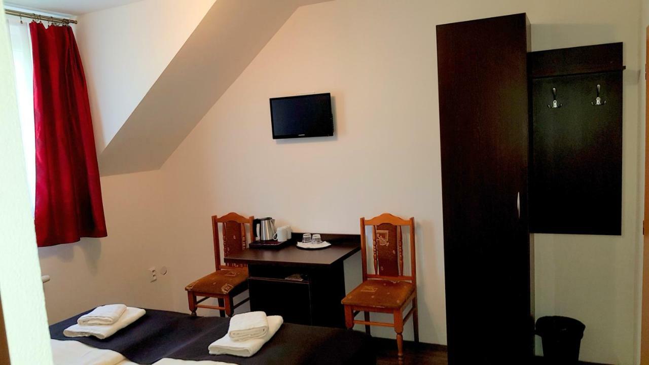 Pizzeria Alzbetka Hotel Strecno Luaran gambar