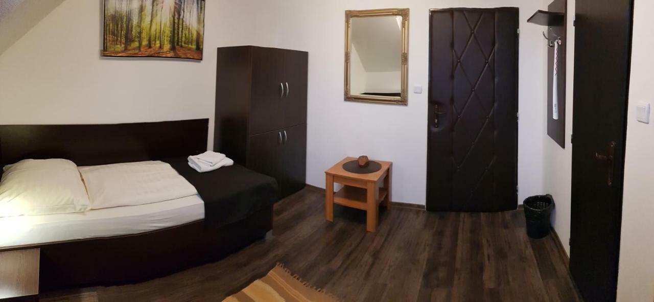 Pizzeria Alzbetka Hotel Strecno Bilik gambar