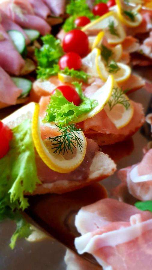 Pizzeria Alzbetka Hotel Strecno Luaran gambar